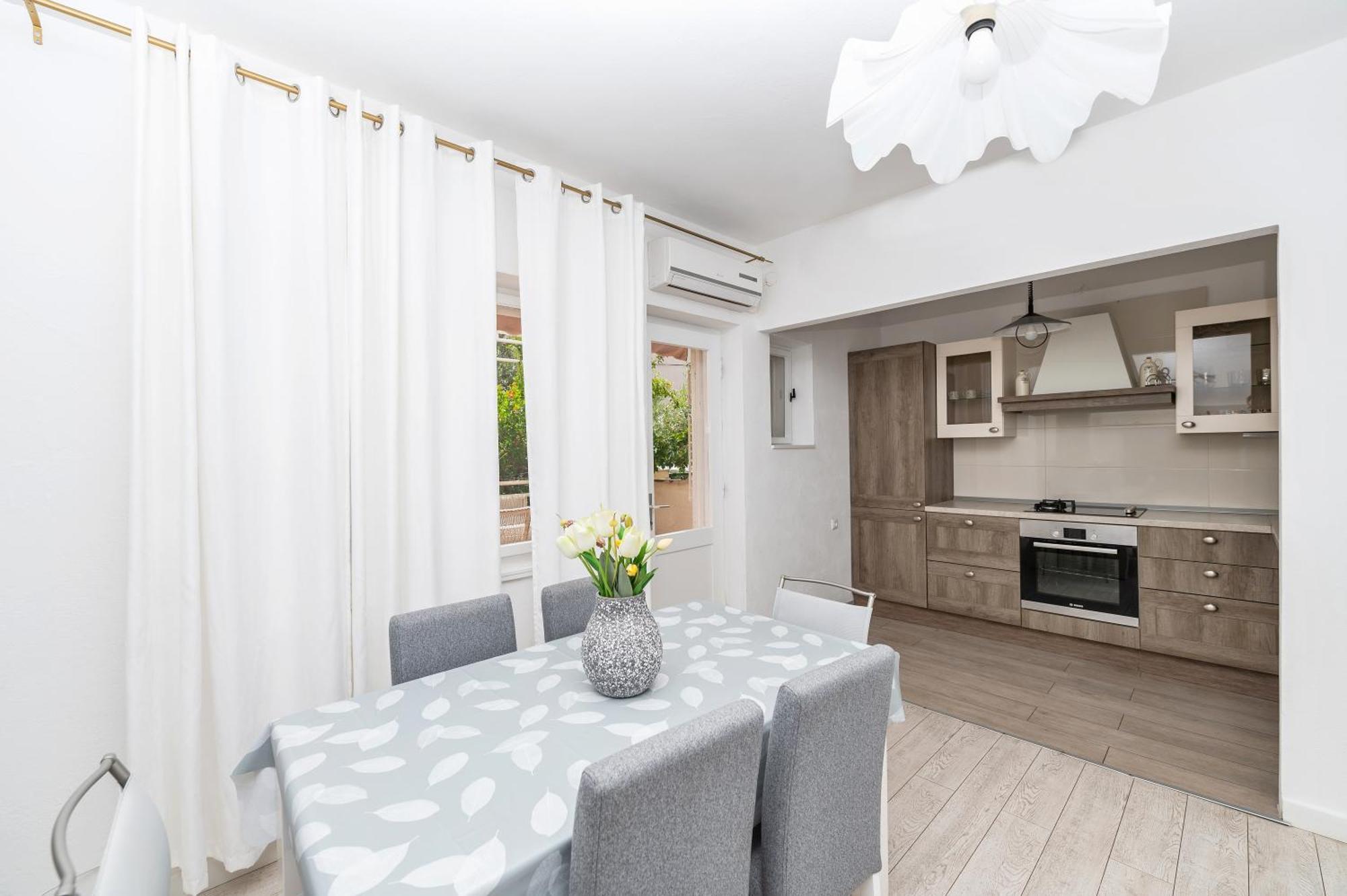 Apartments Sokol Makarska Eksteriør bilde